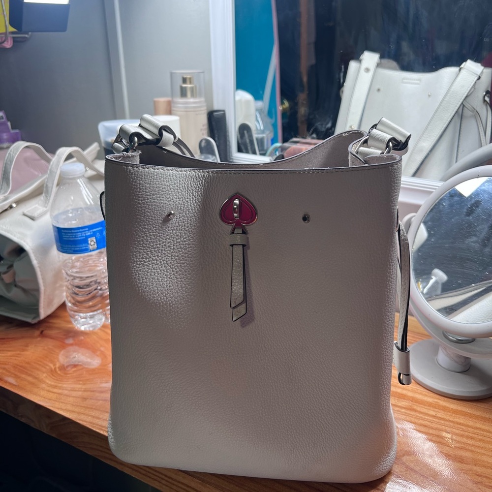 Elegant White Leather Shoulder Bag